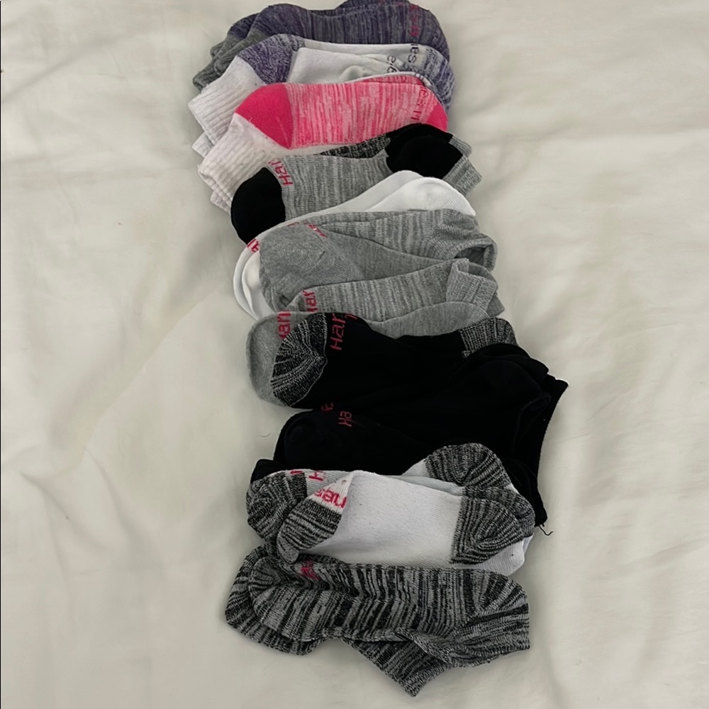 Socks - 20 Pairs Hanes Size Medium, Girl’s - Black, Gray, Pink, White